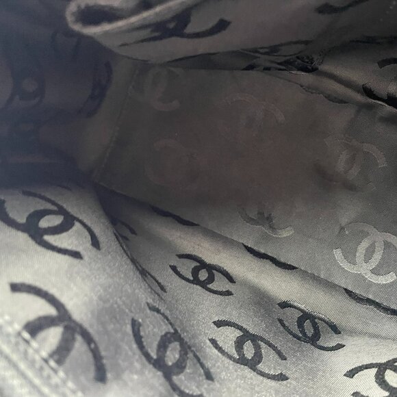 Chanel Triple Coco Mini Tote Handbag - Black Enamel, Made in Italy - Picture 10 of 16